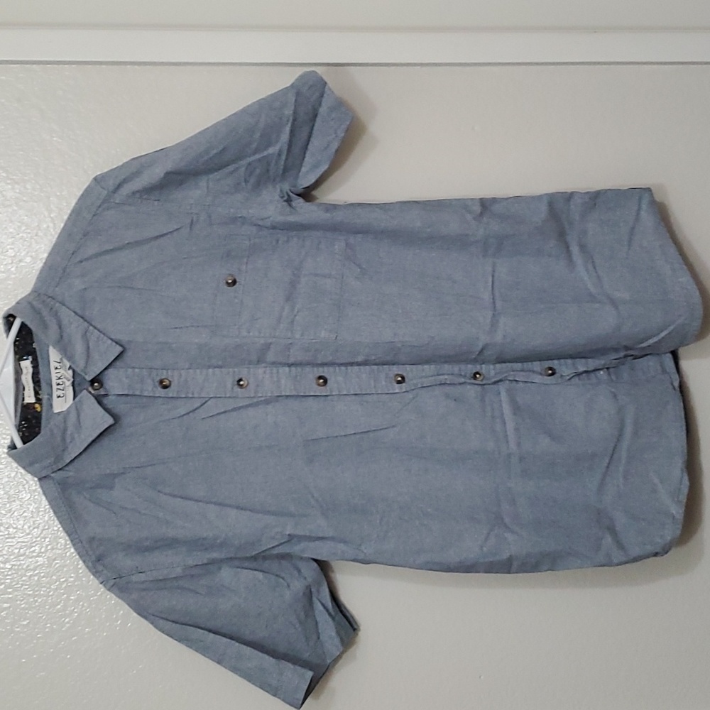 Ezekiel Mens size medium Blue button up shirt